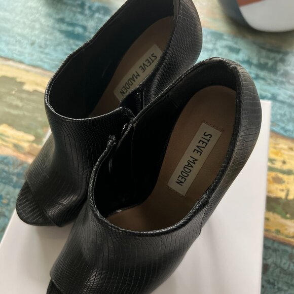 Steve Madden Naydean Black Snake Booties - Picture 5 of 7